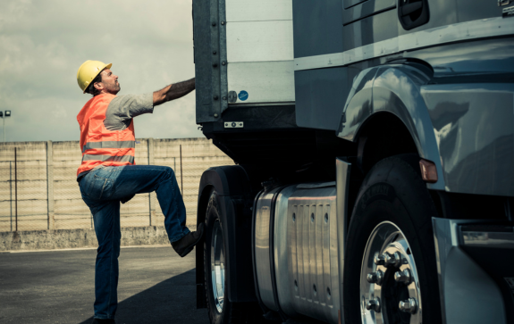 Transportadoras terão que realizar exame toxicológico surpresa em motoristas