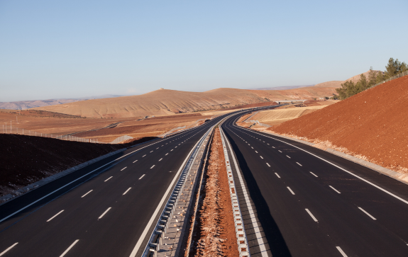 Nova rodovia com SEIS pistas promete desafogar importante BR brasileira e terminar com trânsito torturante entre metrópole e litoral