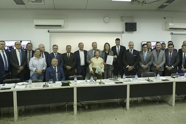 CNT e entidades do setor produtivo entregam manifesto sobre jornada de trabalho - Confederação alerta para impactos no transporte