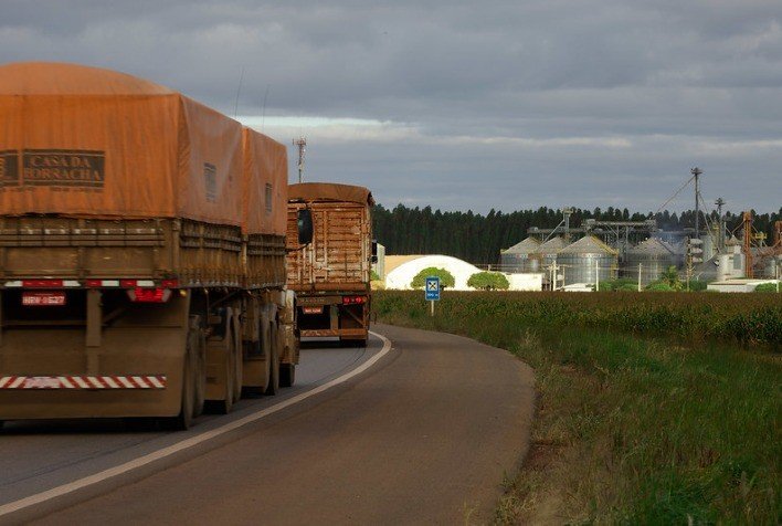 Frete rodoviário em 2026 enfrenta alta de custos e margens apertadas no transporte de cargas no Brasil