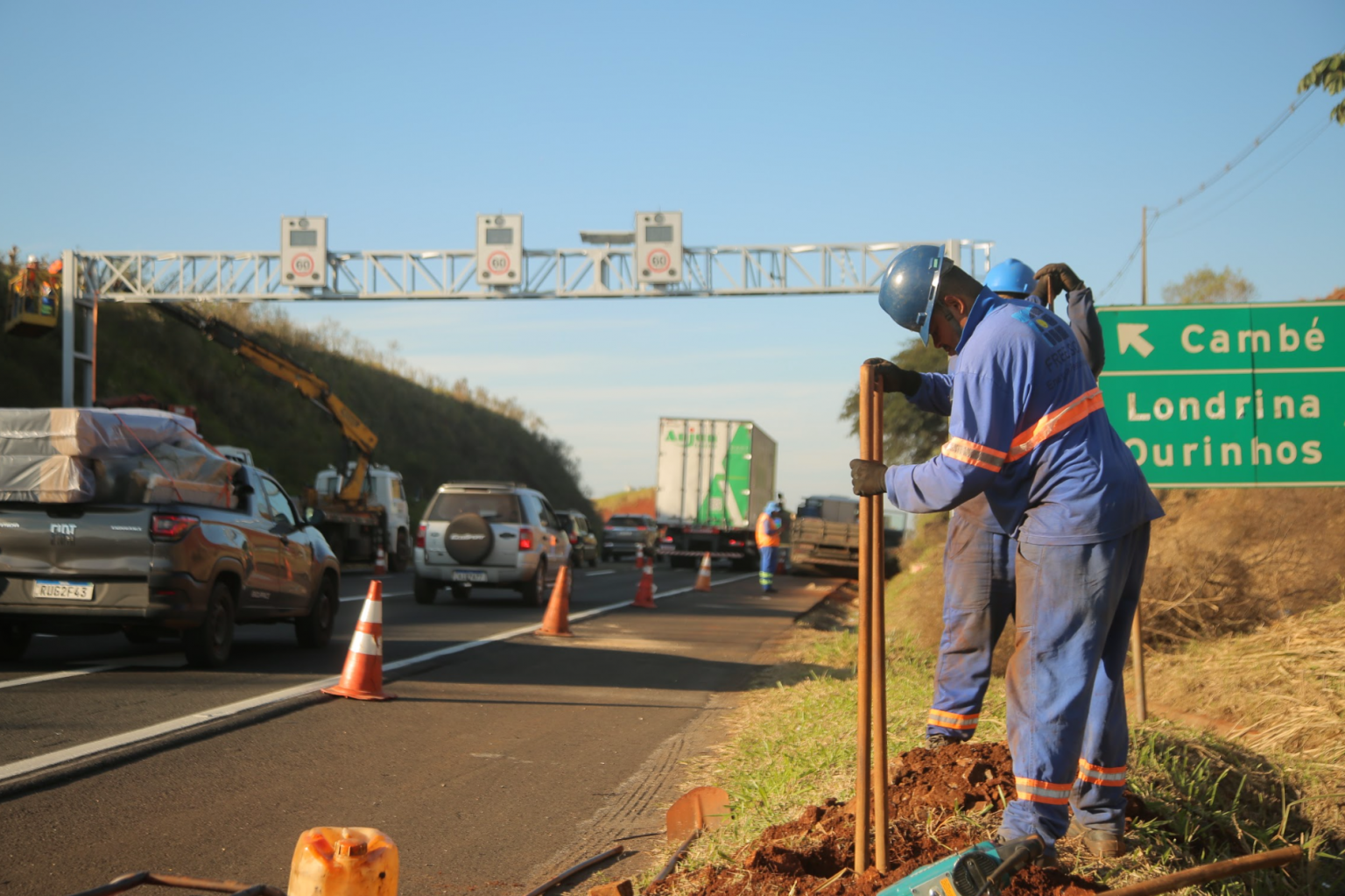 Serviços de manutenção alteram o tráfego em rodovias distintas no Paraná