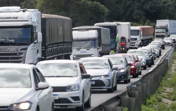 BR-277 terá bloqueio total para explosão em obras: movimento nas estradas do Paraná