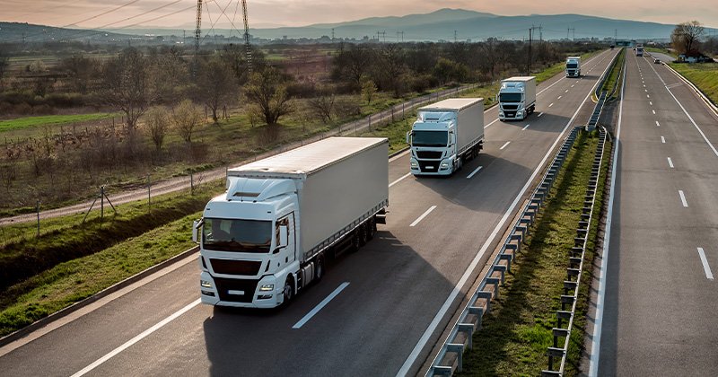 Empresas transportam quase seis vezes mais cargas por rodovias do que autônomos