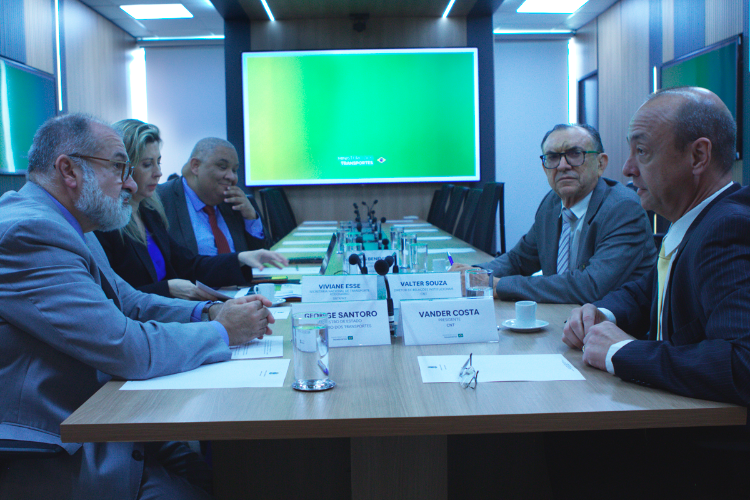 CNT leva ao ministro dos Transportes impactos de nova regra de pedágio