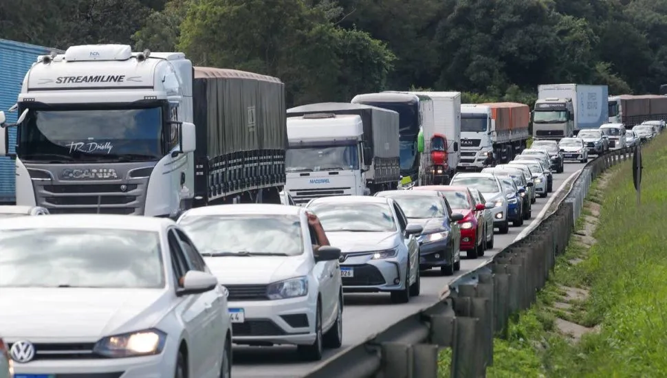 Estradas do Paraná hoje: BR-376 em Ponta Grossa terá bloqueio total para vigas gigantes