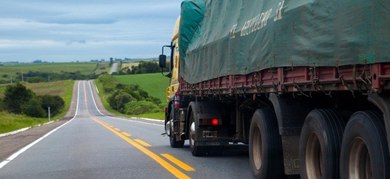 Piso mínimo do frete: o que as transportadoras precisam saber para evitar multas de até R$ 10 milhões