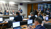 PEC do fim da escala 6x1 passa pela CCJ e aguarda votação no Plenário