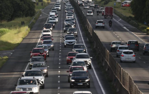 Restrição de caminhões começa nesta sexta-feira nas rodovias do Paraná