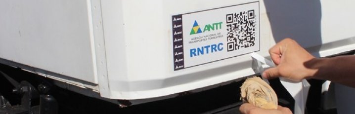 ANTT suspende obrigação do adesivo de identificação do RNTRC